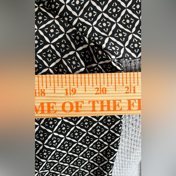 Dana Buchman Black w/Mint & Peach PatternedTunic Button Down Blouse; Size 12 - Picture 8 of 9